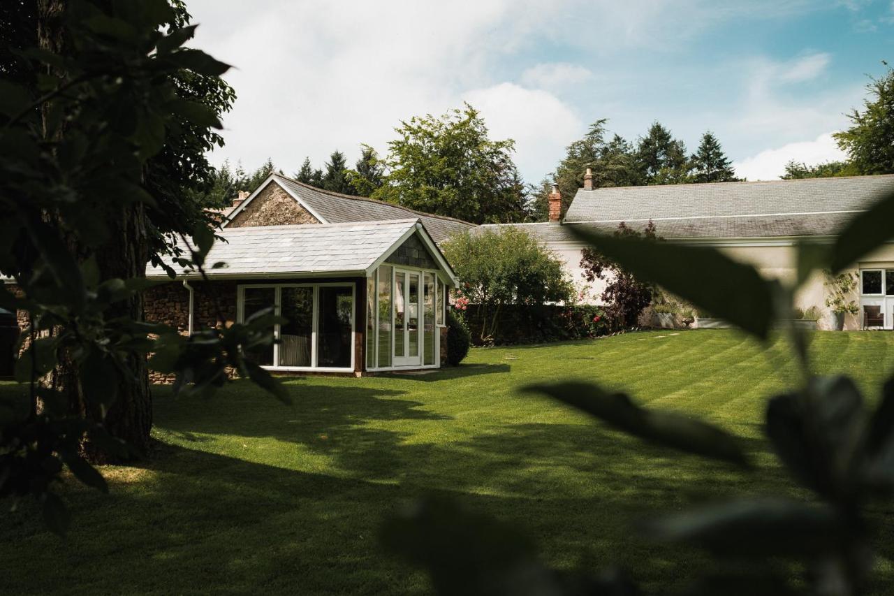 Bed and Breakfast Stoodleigh Court Coach House Тивертон Экстерьер фото