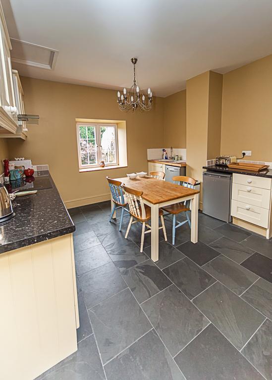 Bed and Breakfast Stoodleigh Court Coach House Тивертон Экстерьер фото